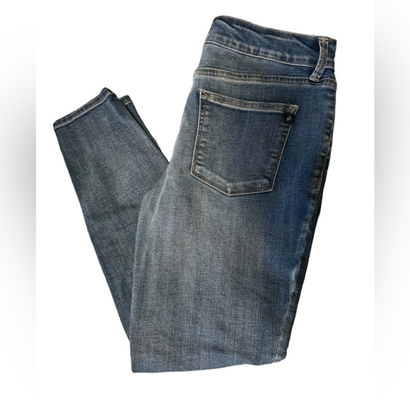 MAURICE’S Mid Rise Stretch Jean. Size M short. - Picture 3 of 5